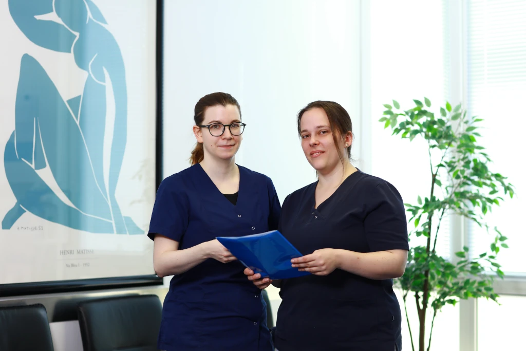 MTA-Teamleitung der nuklearmedizinischen Praxis Zwei Mitarbeiterinnen aus der MTA-Teamleitung der nuklearmedizinischen Praxis